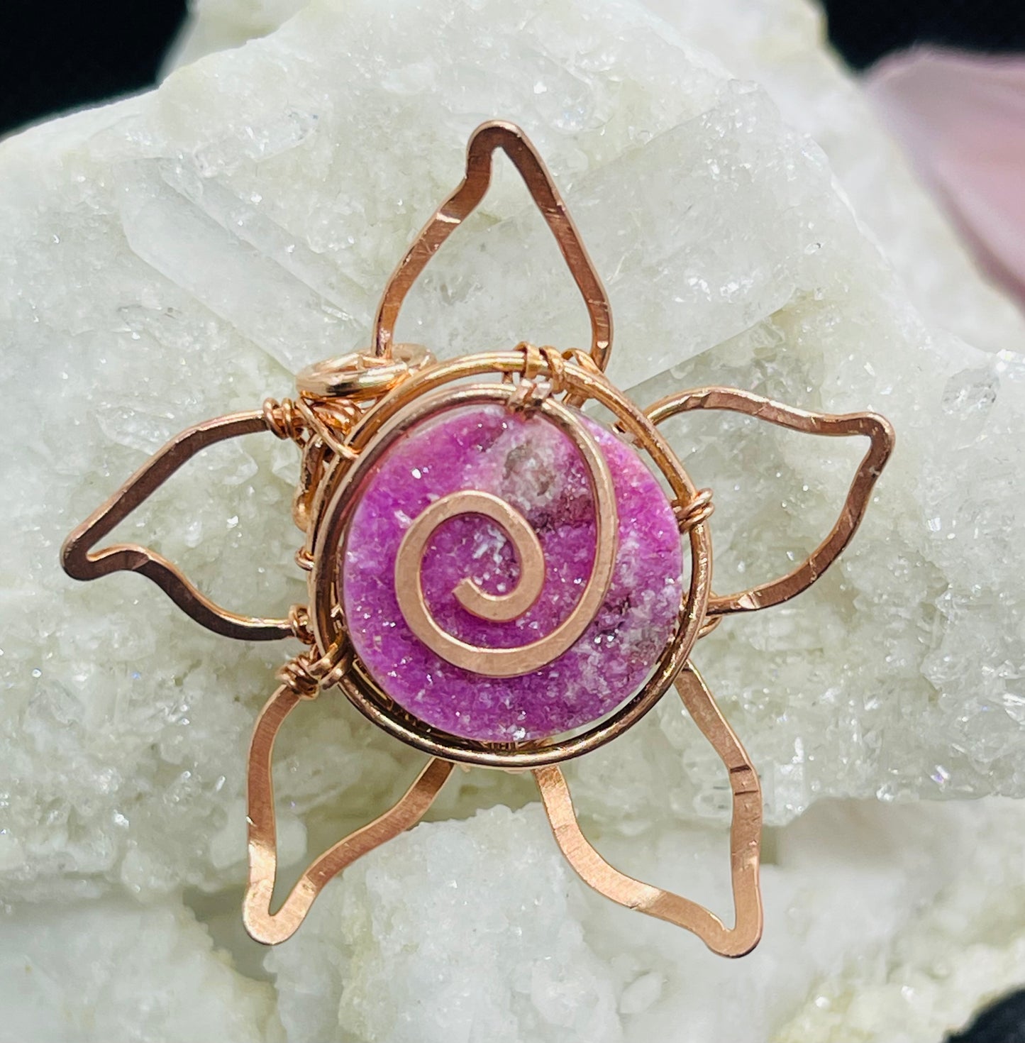 Cobalto Calcite Sun/Flower in Copper Necklace Pendant Pink